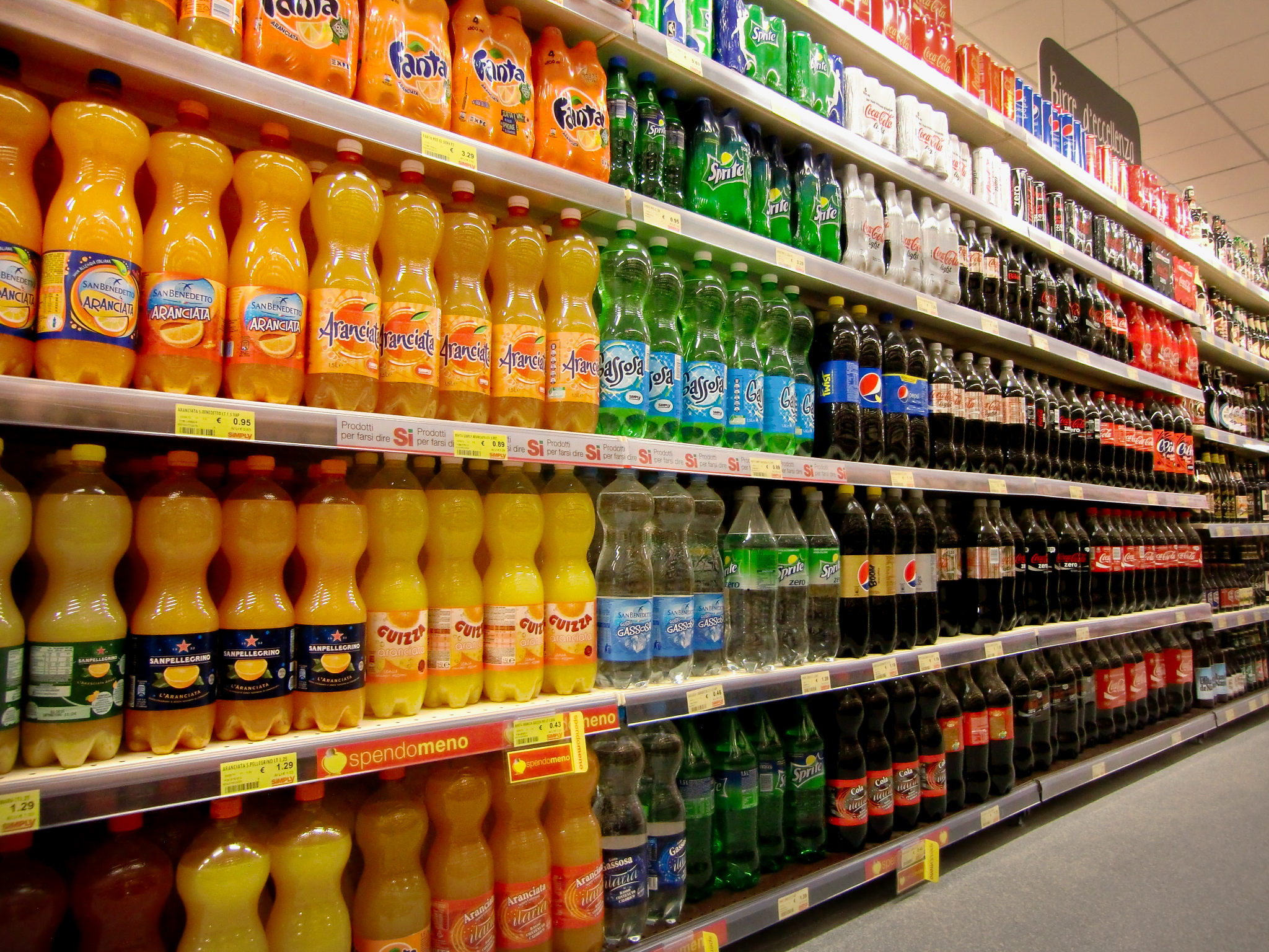 Descubre las estanterías Slim de 15 mm para supermercados